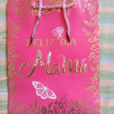 Bolsas de regalo, especiales para regalar a tu persona favorita - Img 118553568