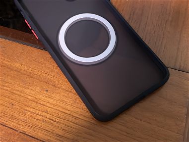 Forros MagSafe oscuros semi transparente para iPhone - Img main-image