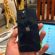 Vendo iPhone 13 Precio: $300 💵 SIM FÍSICA ✅ Libre fábrica 🏭 Color : Azul Midnight ⚫️🔵 Almacenamiento: 128 GB 💾 Face - Img 58088944
