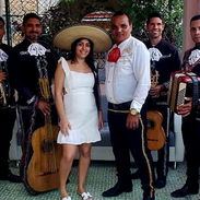 MARIACHIS PARA REGALAR SERENATA A MAMÁ - Img 54928730