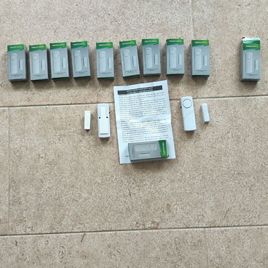 ALARMAS PARA PUERTAS Y VENTANAS SOLO LLEGAR Y PONER CON  SOLO 2 BATERIAS AAA Y 100db DE ALARMA CON PEGAMENTO ADHESIVO - Img 122892123
