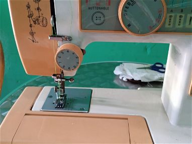 Máquina de coser electrica FEIYUE,con todos sus accesorios y manual, en 10000 - Img 64542698