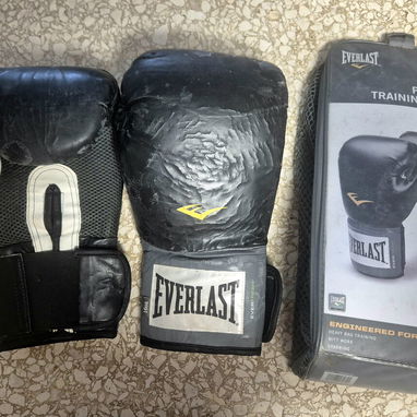 Saco de boxeo grande con guantes - 3/4