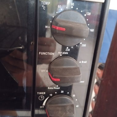 Horno freidora eléctrica de uso de 25/30 lt con plato superior,marca Sankey,funciona todo bien, tiene parrilla y bandeja - 3/10