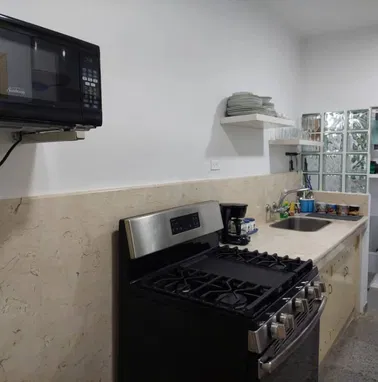 SE RENTA APTO DE DOS HABITACIONES EN EL VEDADO POR LINEA Y F.58858577 - Img 78607807