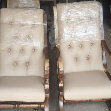 Sillones de madera capitoneados - 8/9