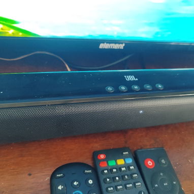 TV 43" Smart TV, Barra de Sonido JBL y Cajita Atec - Img 124207278