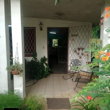 Se vende casa en la entrada del reparto Fontanar. Es la segunda casa en la avenida principal. Miguel 54755950 - 5/10