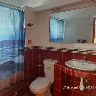 Casa Yanet con piscina grande de 3 habitaciones en Guanabo con sus paneles. Whatssap 5 2959440 - Img 119806402