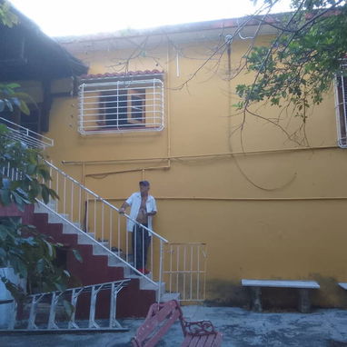 Ofertaaa precioso chalet década del 50 en La Víbora. Gran patio y garaje cerrado para dos autosOportunidad de inversión! - Img 118260095