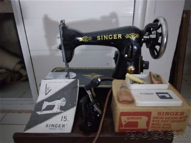 Maquina Singer nueva de las antiguas con motor y pedal electrico. - Img main-image-45656692