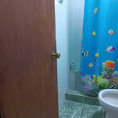 SE VENDE APARTAMENTO EN SEGUNDO PIDO DE 2 HABITACIONES EN ALTURAS DE ALTAHABANA NO SE VA LA CORRIENTE - 3/10