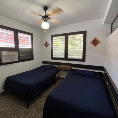 Renta de Casa En Guanabo Ubicada a 2 cuadras de la playa. 40 usd por noche #: +5351189282 40 USD - Img 126699962