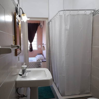 Visita nuestro apartamento ubicado en Calle B, Vedado con una ubicaci贸n privilegiada - Img 114549298