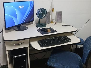 Se vende PC de escritorio con mesa y silla - Img 65779711