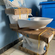 Juego de baño inodoro con tanque y lavamanos - Img 57974421