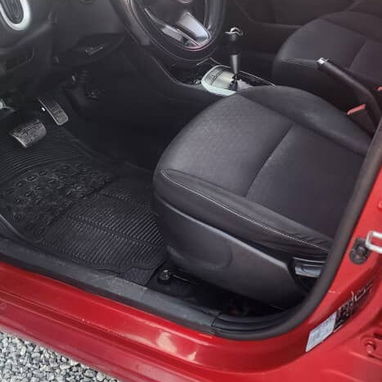 Vendo o negocio Kia picanto del 2017 bueno el carrito - Img 86261887
