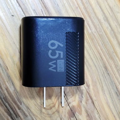 Cargador de 65 Watts, con entrada USB C y USB A. Carga rápida. Cable tipo C gratis. - Img 127491862