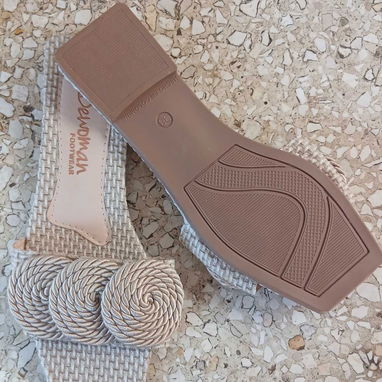 Vendo sandalias solo esas no.38 20 usd - Img 122291002
