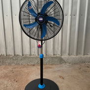Ventilador de pedestal de 18”. Garantía de 10 días. - Img 54285231