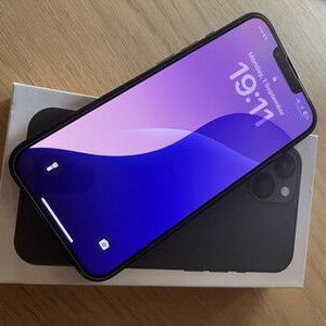 Vendo iPhone 13 馃摫 NUEVO en caja liberado por Rsim mica anti espia de regalo - Img 118468726