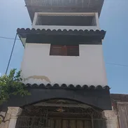 Vendo casona de 3 niveles placa libre gas de la calle teléfono fijo independiente - Img 56332572
