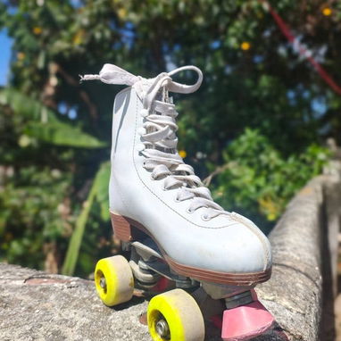 Hermosos patines, elegantes y duraderos, de uso y bien cuidados, están cosidos para reforzar - Img 123865506
