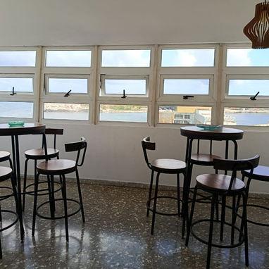 🪼 APARTAMENTO EN MALECÓN | RENTA POR DÍAS EN LA HABANA | VISTA Y UBICACIÓN PREMIUM 🌊🏡✨ - Img 122410942