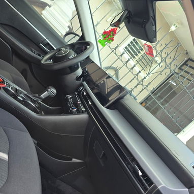 Vendo o negocio, Hyundai sonata 2025 con 5000 km, nada más el básico - Img 116404488