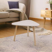 Mesita triangular moderna – ¡Ideal para salas, recibidores y espacios pequeños! - Img 55327297