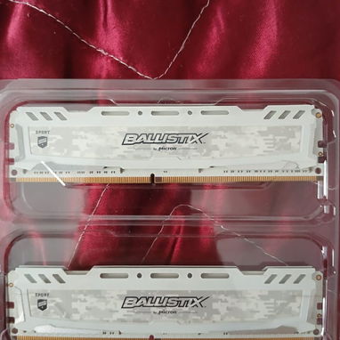SE VENDE JUEGO DE TARJETAS DE MEMORIA RAM BALLISTIX DE 8GB CADA UNA - Img 123995947