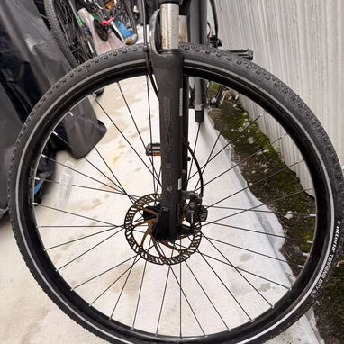 Bici de carbono con aluminio 622 giant - Img 123182030
