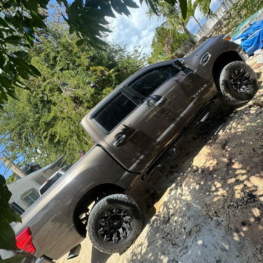 Vendo o negocio Nissan Titán 2018, de gasolina - Img 118278450