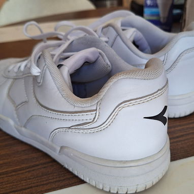 Tennis marca Diadora de muy buena calidad con muy poco uso No.39 - Img 121768630