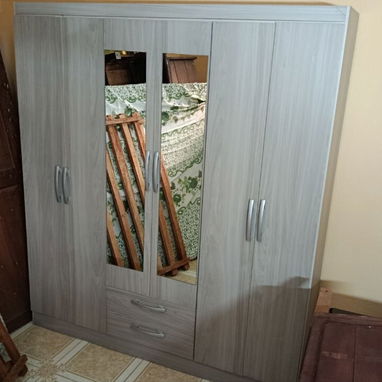 Vendo closet de uso moderno con espejos y tres compartimentos. - Img 124260268