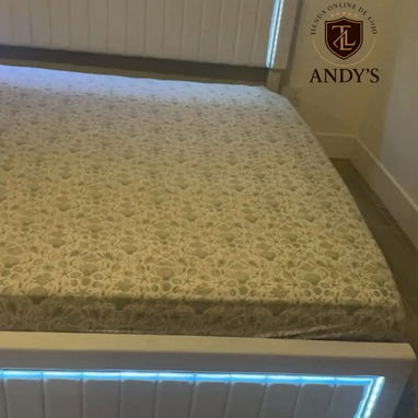Cama Queen con bordes plateados y luces led - 6/7