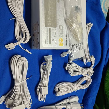 NUEVA!!! Fuente de poder Sama 650W Conectores modernos - Img 123516201