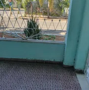 En Miramar apto de dos cuartos en bajo posibilidad de guardar moto!!! - Img 49328941