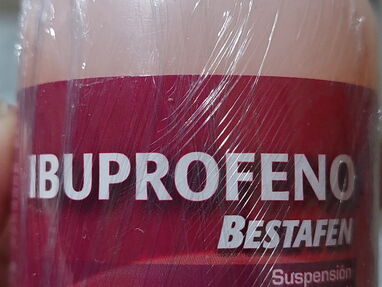 Ibuprofeno en suspensión con sabor fresa,  para niños mayores de 1año - Img main-image