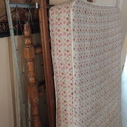 CUNA DE BUENA MADERA, CONFORTABLE CON COLCHON Y LANZADERA - Img 55312068