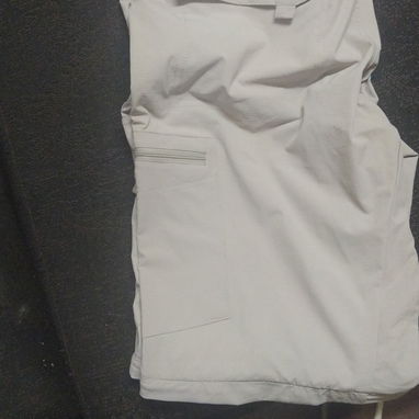 Se vende pantalón 4 puertas talla grande a 3500se hace entrega por un costo adicional es nuevo escríbanme al whatsapp - 2/2