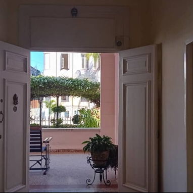 Se vende casa independiente en el vedado !! - Img 125903834