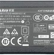 Vendo Cargador marca :Huntkey HKA03619021-8C Adaptador de CA 19V 2.1A, 40w 53828661 - Img 45461720