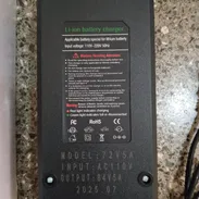 Vendor cargador de moto 72v 5A. Nuevo en su caja. 45 usd o en MN al cambio. Télefono 52958918 - Img 54586190