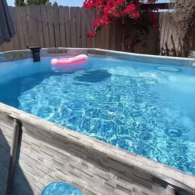 Piscina refrescar fiesta música terraza jardín diversión familia amigos - 2/4