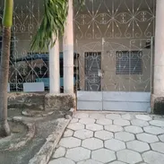 se vende casa grande lugar céntrico carretera central % san pedro y virtudes tiene un portal grande enrejado. sala. sale - Img 58198955