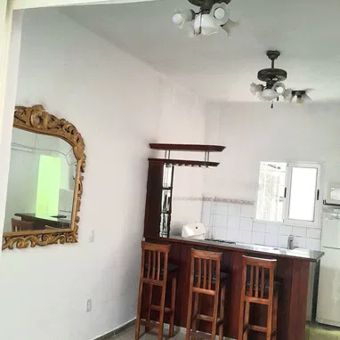 Renta en el Vedado 280 usd de 3 cuartos y 3 baños 23 y 26 (a una cuadra) - Img 118973847