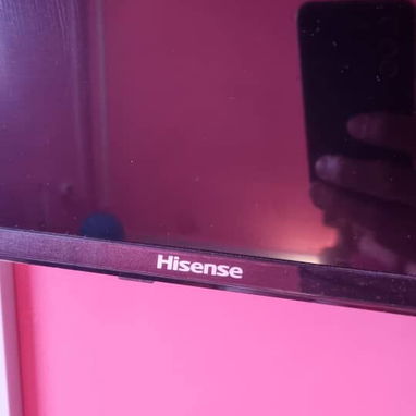 OPORTUNIDAD ÚNICA — SMART TV HISENSE 40" + CAJITA HD NUEVA - 5/6
