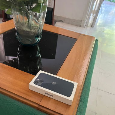 Vendo iPhone 13 Precio: $300 💵 SIM FÍSICA ✅ Libre fábrica 🏭 Color : Azul Midnight ⚫️🔵 Almacenamiento: 128 GB 💾 Face - 2/5
