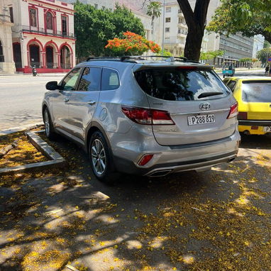 Hyundai Santa Fe GRIS – $105 USD/día - 2/2